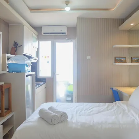 Nice And Fancy Studio At Green Pramuka City Apartment By Travelio